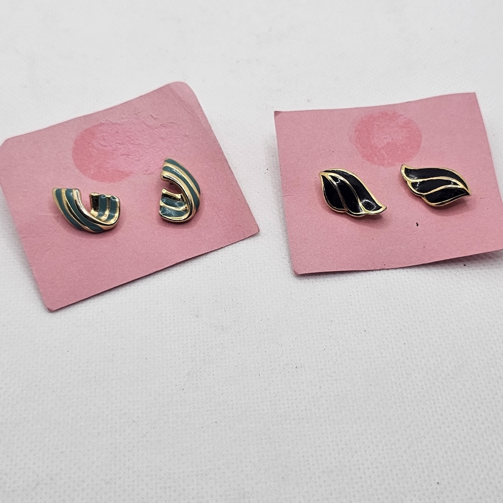 2 vintage sets of earrings